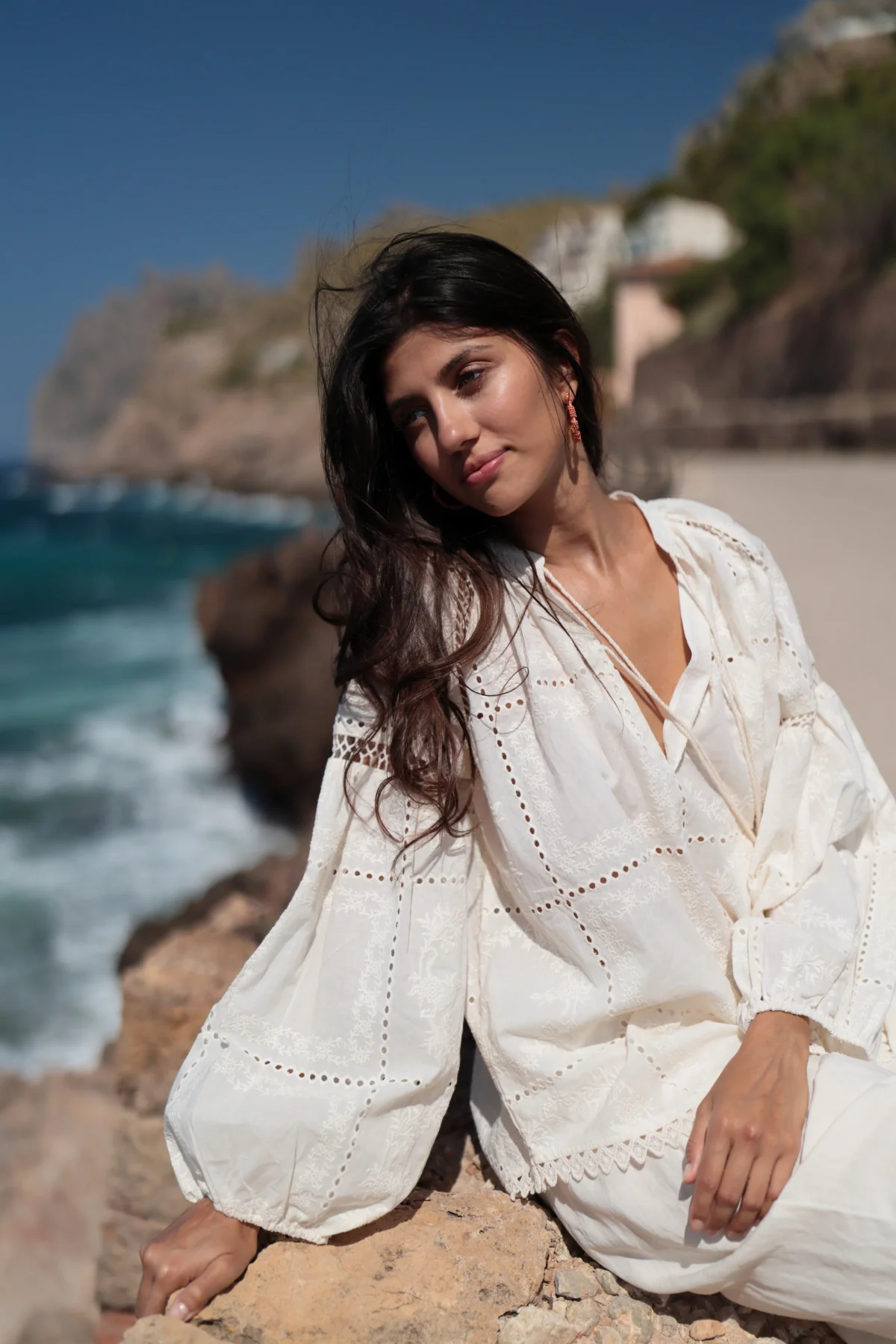 BLUSA CON RICAMI A RILIEVO - Image 4